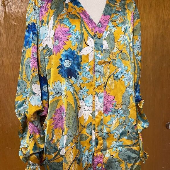 RD & Koko Floral Shirred Long Sleeve V-Neck Top - Picture 8 of 10
